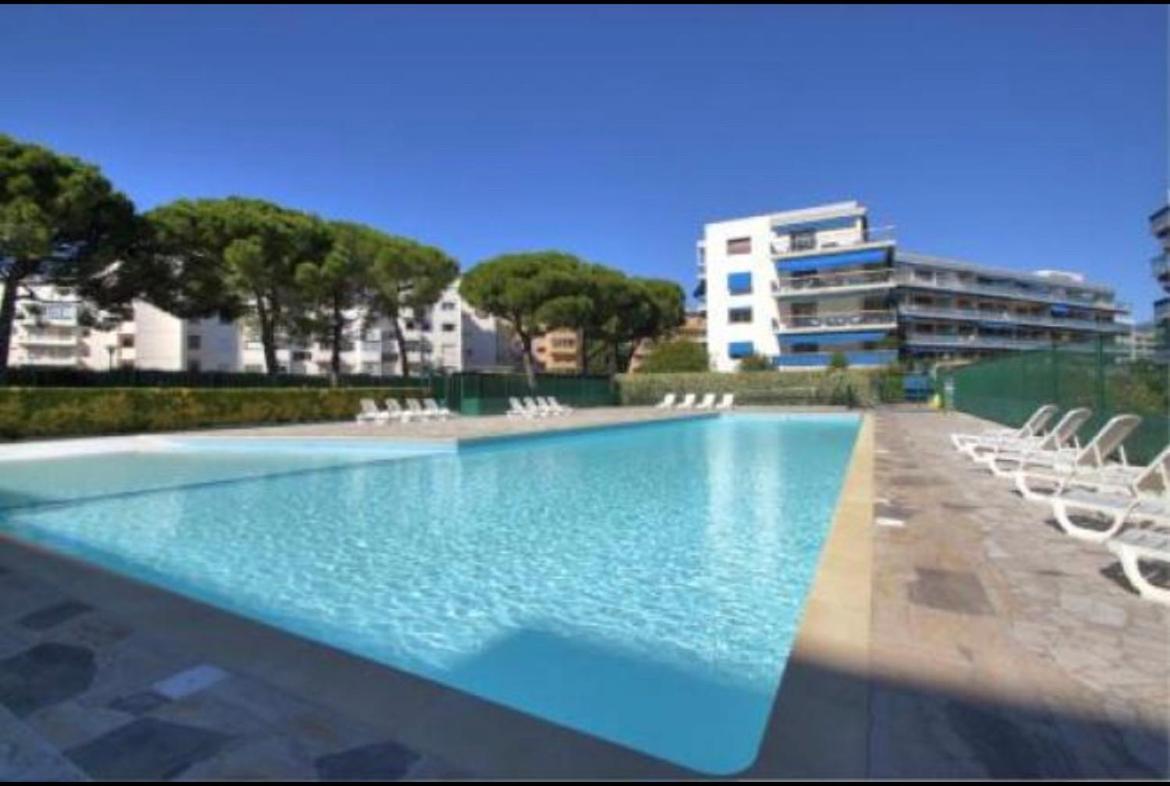 Front De Mer,Plage, Piscine, Parking كانيو سور مير المظهر الخارجي الصورة